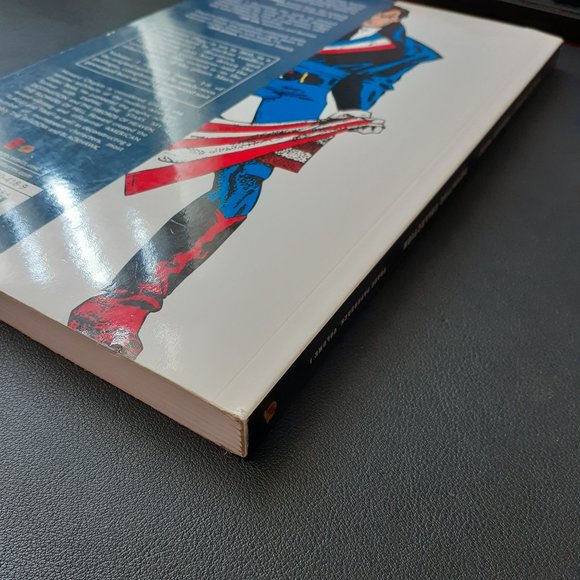 Howard Chaykin's American Flagg! Definitive Collection Trade Paperback Volume 1 - Picture 4 of 7